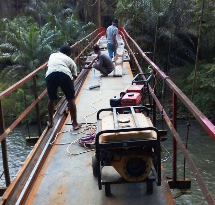 Pemdes Lubuk Banyau Perbaiki Jembatan Kabupaten