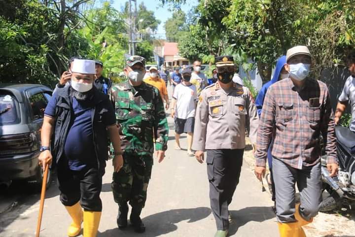 Bahagiakan Warga Terdampak Banjir, Walikota Tinggalkan Pertemuan di Jakarta