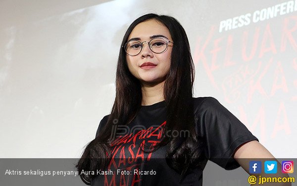 Aura Kasih Cari Pengganti Mantan Suami