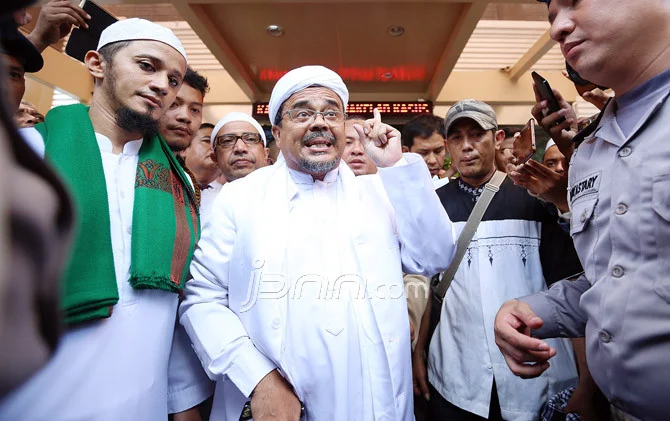 MA Kurangi Hukuman Habib Rizieq