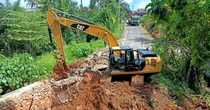 Pemkot Langsung Perbaiki Jalan Longsor