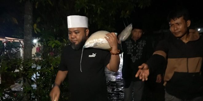 Walikota Antarkan Beras ke Rumah Warga