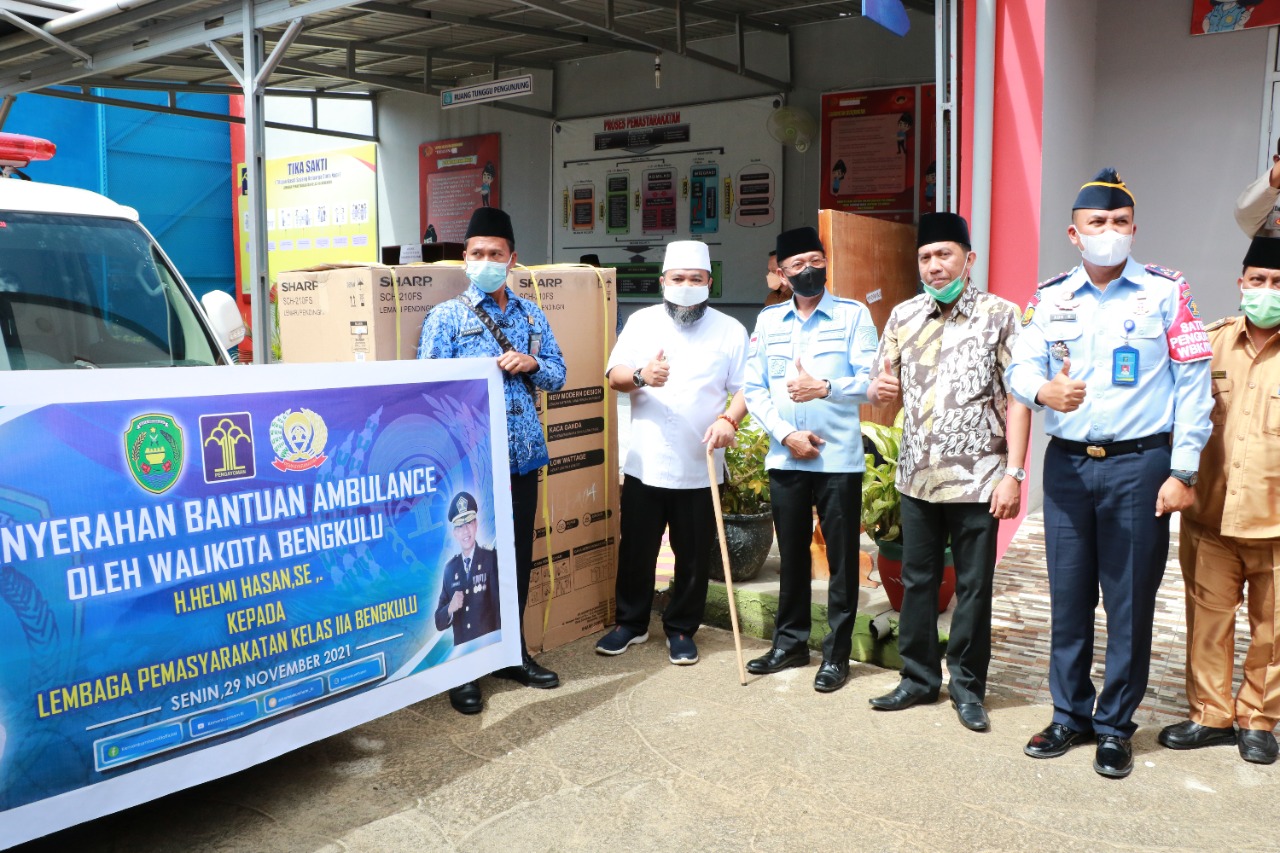 Dorong Perizinan Klinik Kesehatan, Lapas Terima Ambulance Dari Pemkot