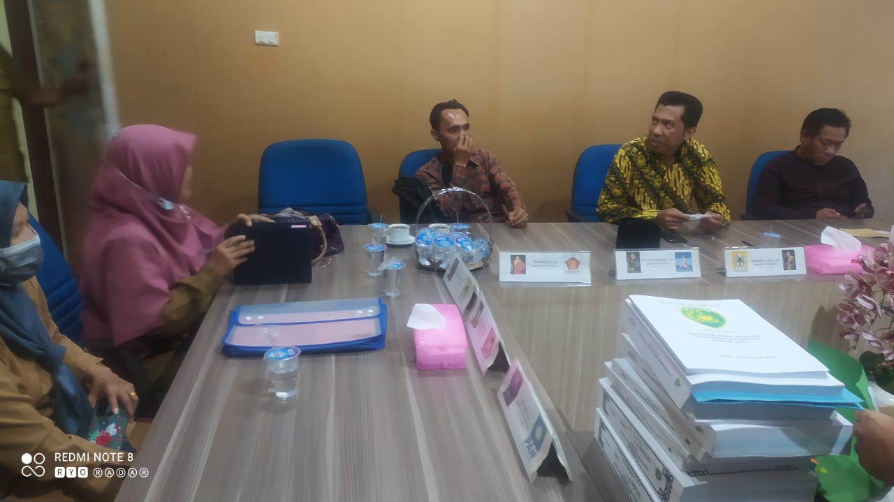 Kepsek SDN 84 Mengadu ke DPRD Kota