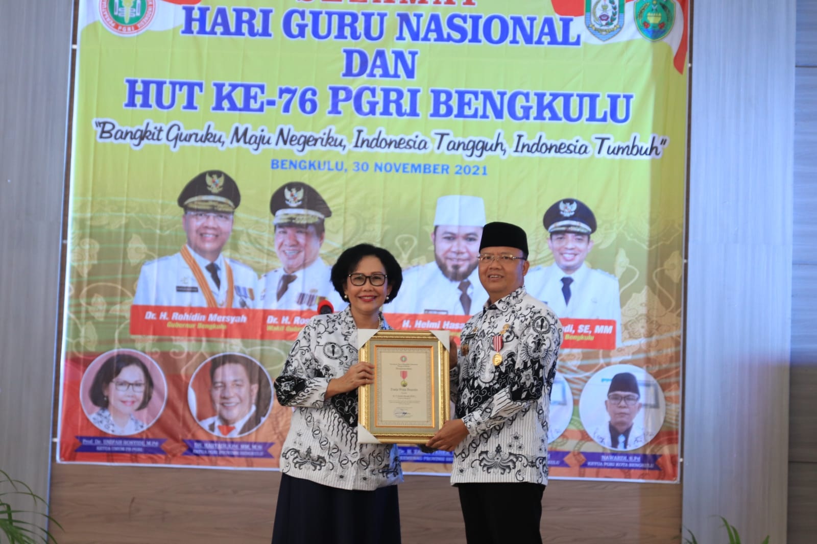 Gubernur Bengkulu Dianugerahi Dwija Praja Nugraha