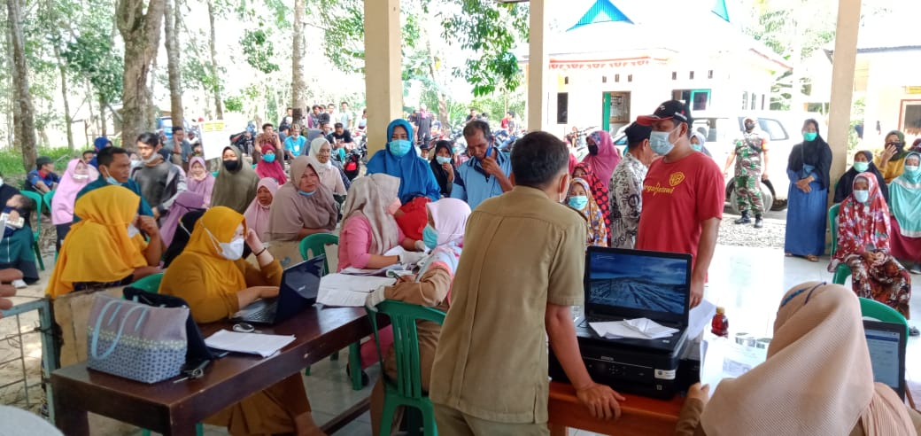 Warga Desa Gading Jaya Serbu Pelayanan Vaksin