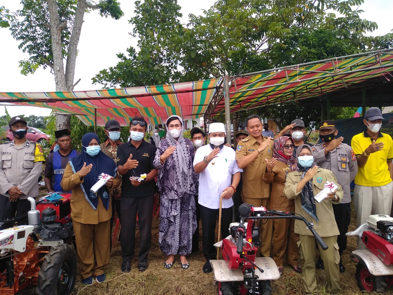 Kelompok Tani Terima Bantuan Hand Tractor