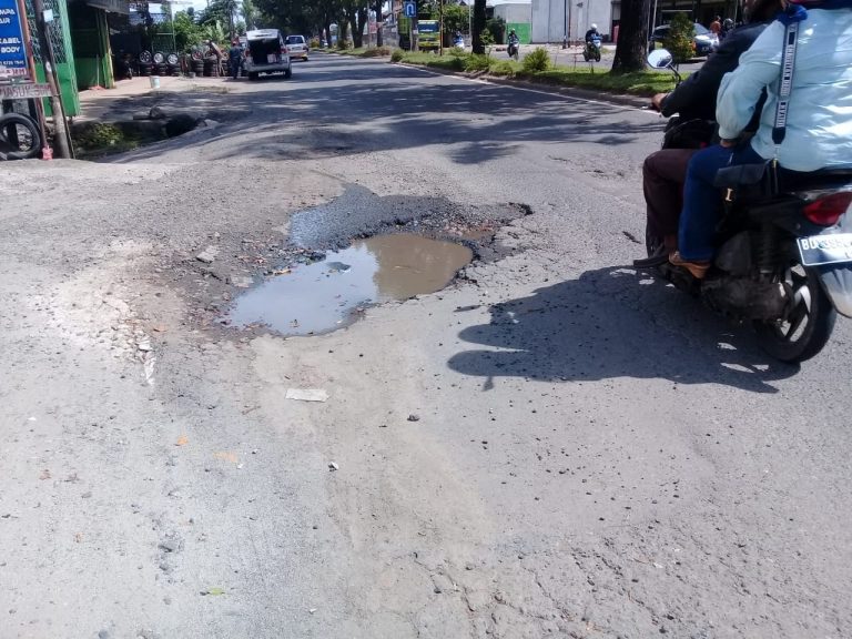 Walikota Utus Kadis PUPR Perbaiki Jalan Hibrida