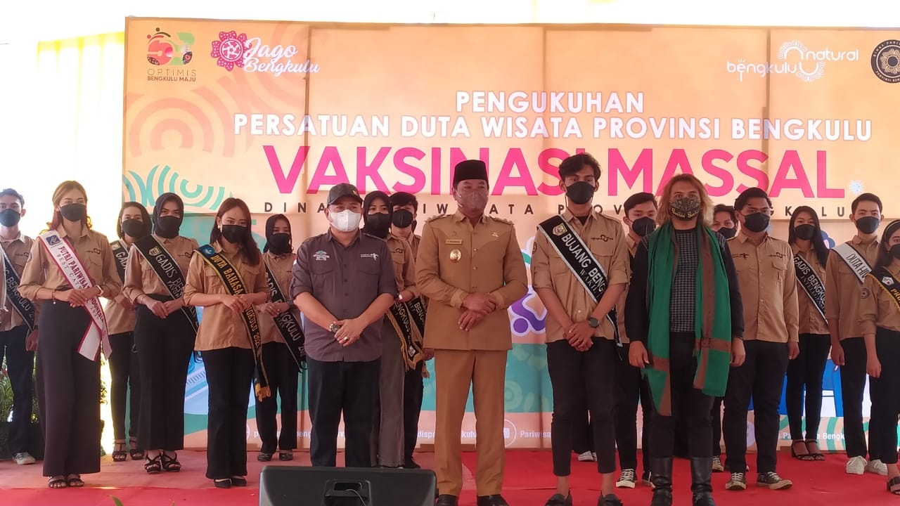 Dikukuhkan,   Duta Wisata Agar Ajak Masyarakat Ikut Vaksin