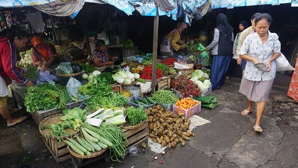 Sejumlah Harga Bahan Pangan di Pasar Panorama Melonjak