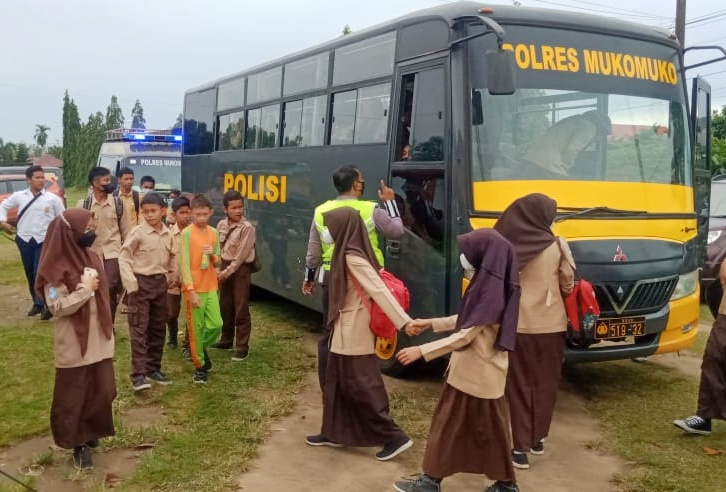 Ratusan Pelajar Mukomuko Dijemput Polisi