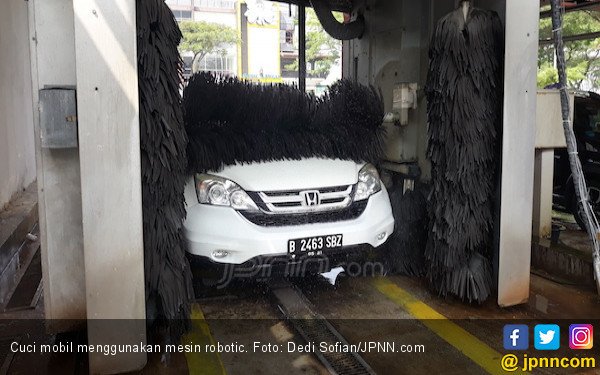 Keseringan Cuci Mobil dengan Hidrolik, Ini Risikonya