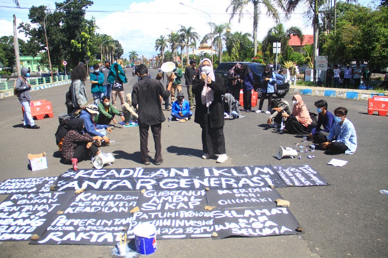 Aktivis Lingkungan Minta Gubernur Cabut Izin Tambang Pasir Besi