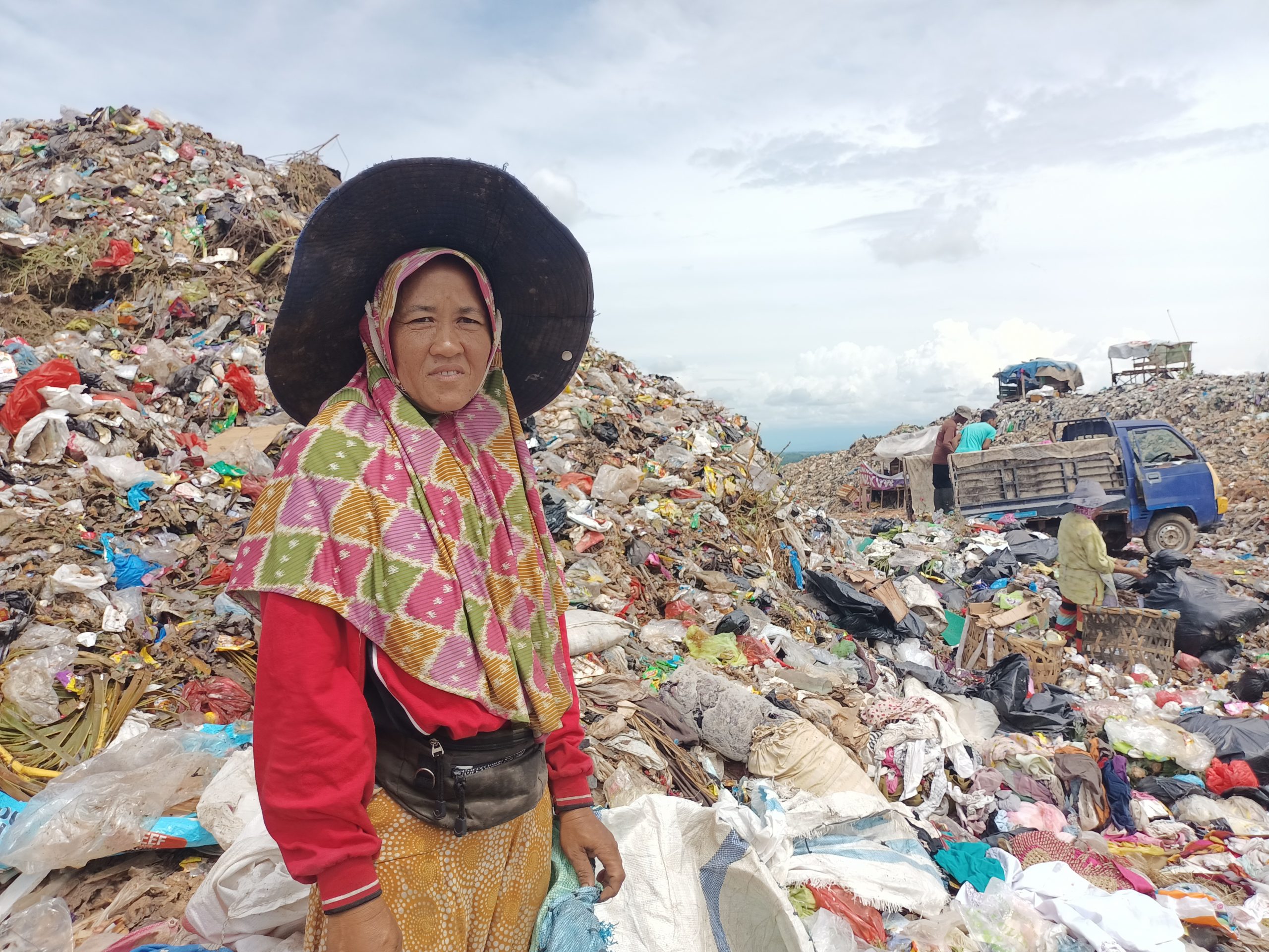 Ibu Ini Kuliahkan Anaknya Hasil dari Tempat Ini