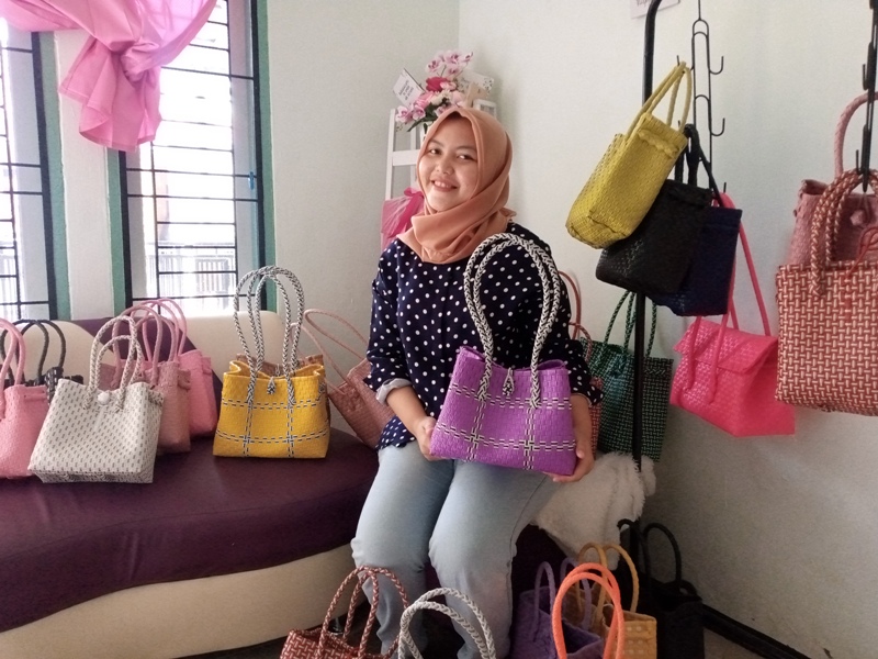 Tas Anyaman Galeribya.id  Laris Manis