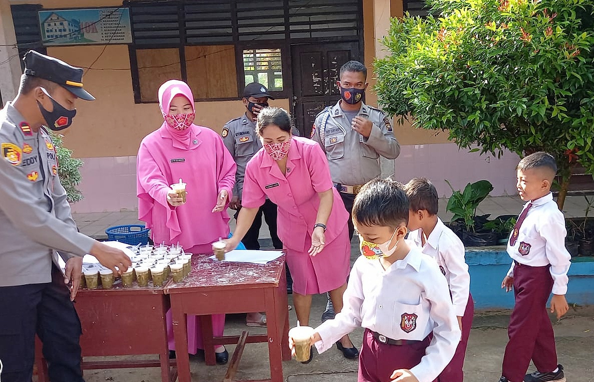 Pelajar  SD Mukomuko Diberi “Sabu” Sebelum Divaksin