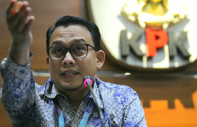 Hakim dan Panitera  PN Surabaya Ditangkap KPK