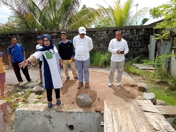 Jalan Putus Tergerus Air Ditinjau Anggota Dewan