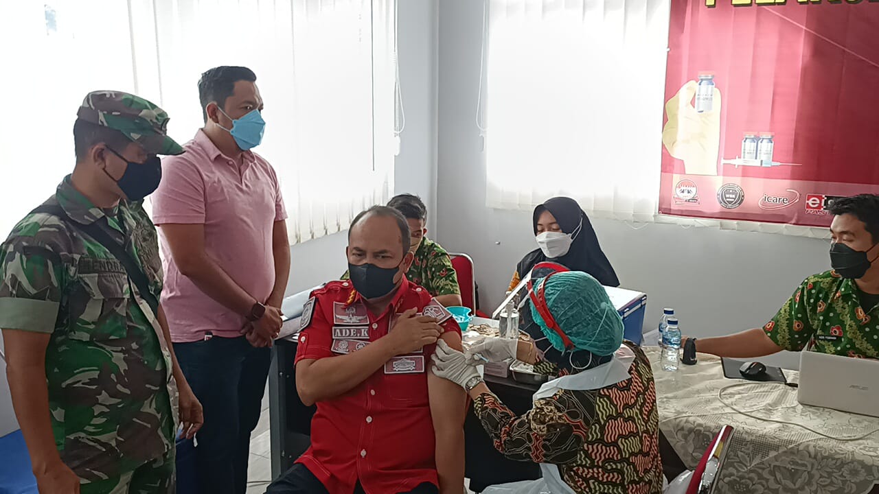 Gandeng Kodim, Ratusan Pegawai Lapas Bentiring Jalani Vaksinasi Booster