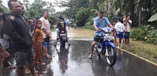 Puluhan  Rumah dan Jalan Terendam Luapan Air Sungai Urai