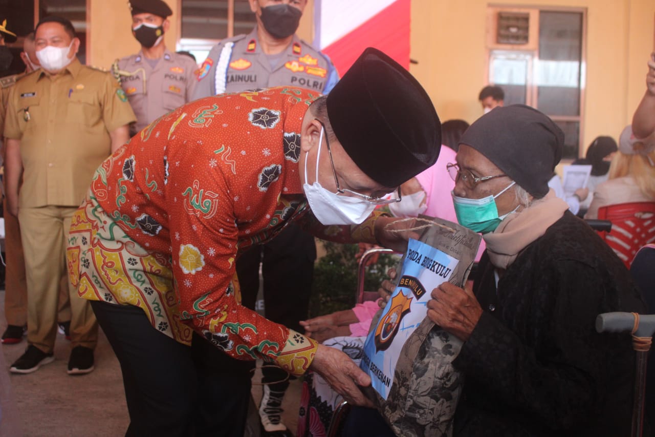 Gubernur  Bengkulu Instruksikan Percepat Vaksinasi