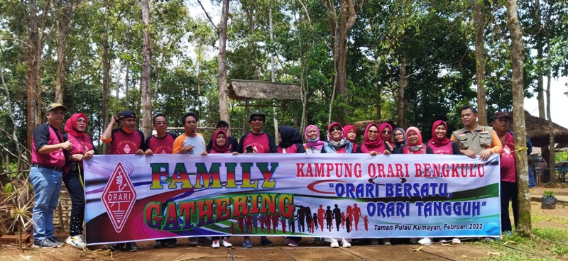 Keluarga Besar Orari Bengkulu ke Taman  Pulau  Kumayan