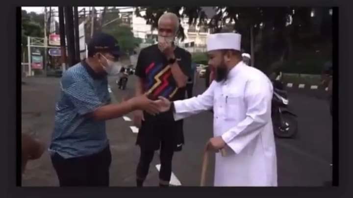 Walikota Helmi – Ganjar Asyik ‘’Ngota’’ di Emperan Kota Semarang