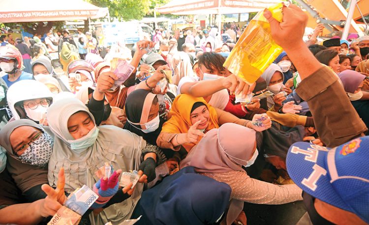 Minyak Goreng Kemasan Kembali ke Harga Pasar