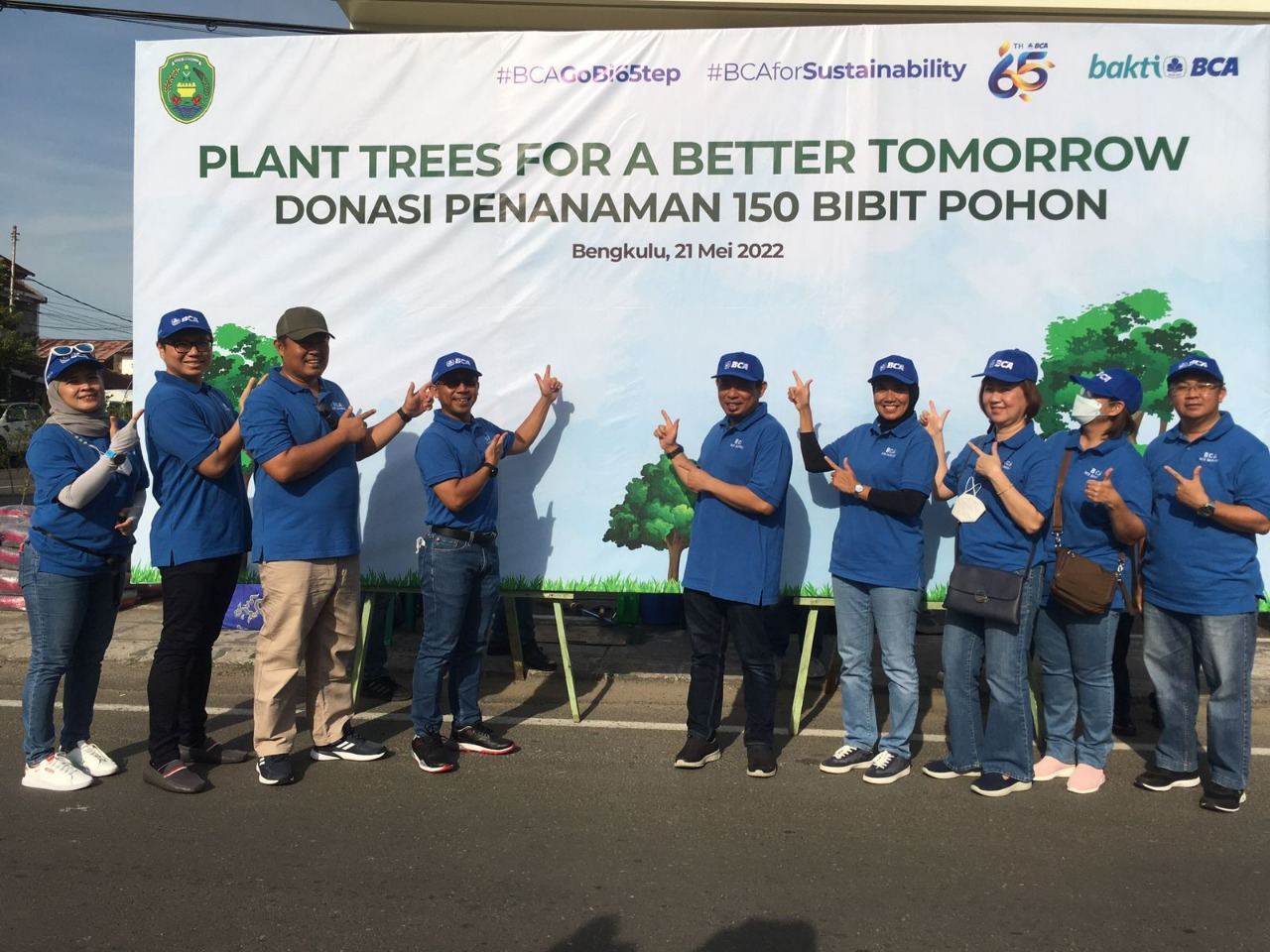 Dukung Program Penghijauan, BCA dan Pemkot Bengkulu Tanam 150 Bibit Pohon Ketapang