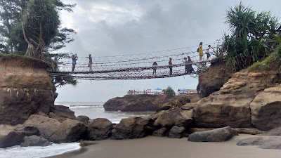 Lebaran, Pantai Sungai Suci Masih Dipadati Pengunjung