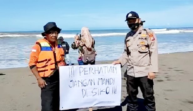 Pantai Tapak Batu Dipasang  Rambu-Rambu Dilarang Mandi