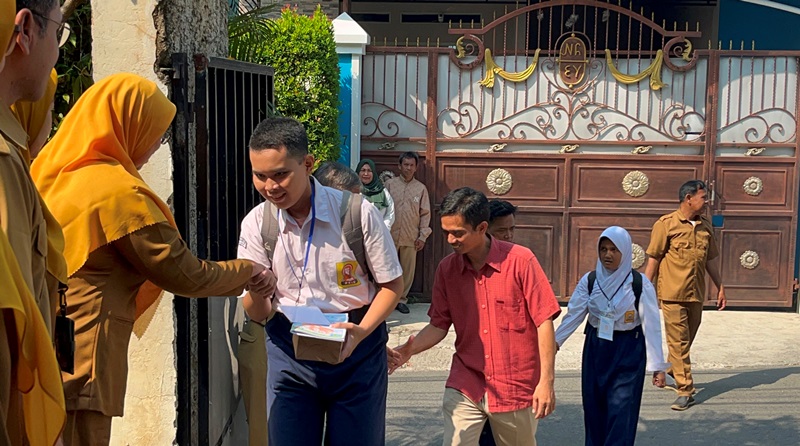 BKKBN Luncurkan Gerakan Ayah Mengantar Anak di Hari Pertama Sekolah