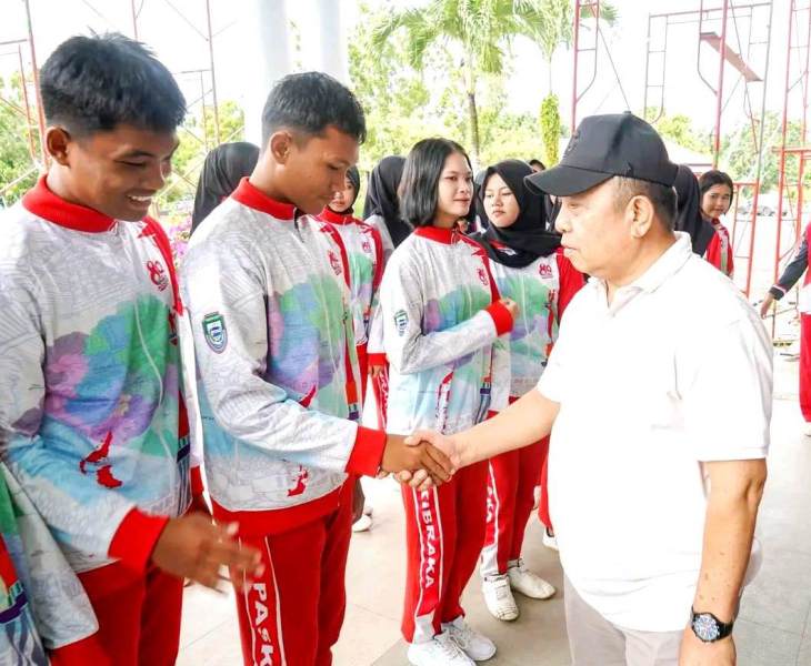 Dilepas Wakil Bupati Gustianto , Paskibraka Seluma Karyawisata ke Padang