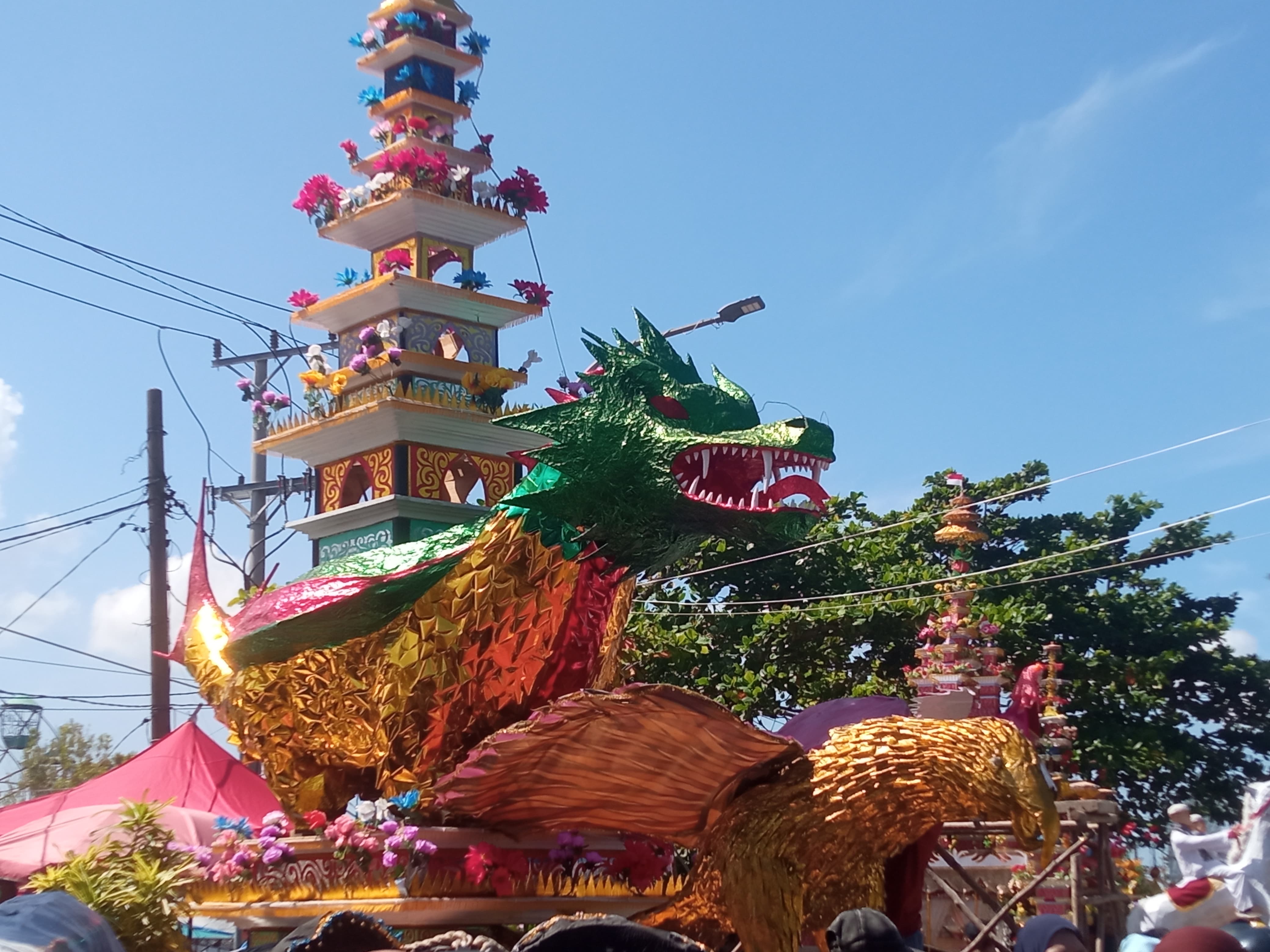 Reflika Naga dan Burung Emas di Stand Tabut Bengkulu Bikin Warga Terpukau