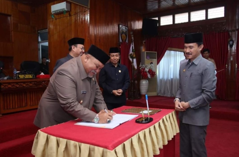 Wabup Rifai Tajuddin Hadiri  Rapat Paripurna Pengesahan Dua Peraturan Daerah di DPRD Bengkulu Selatan 