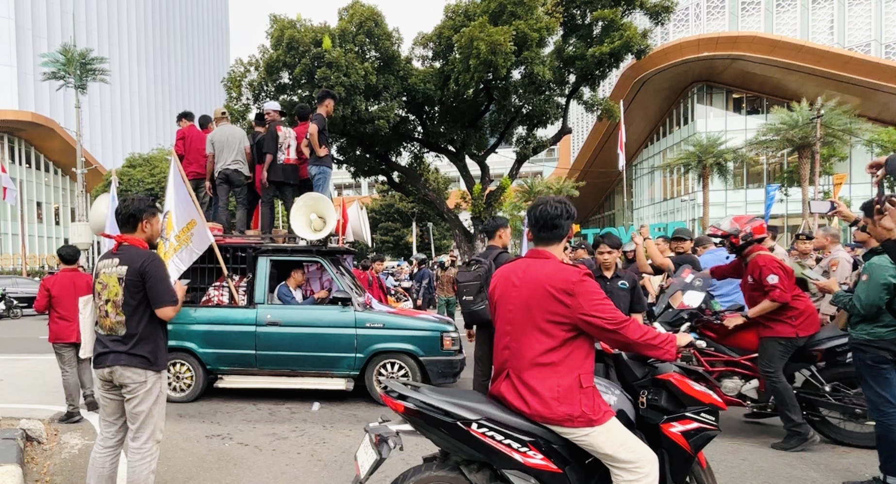 Mahasiswa  Tuntut Prabowo Hentikan Program Makan Bergizi Gratis 