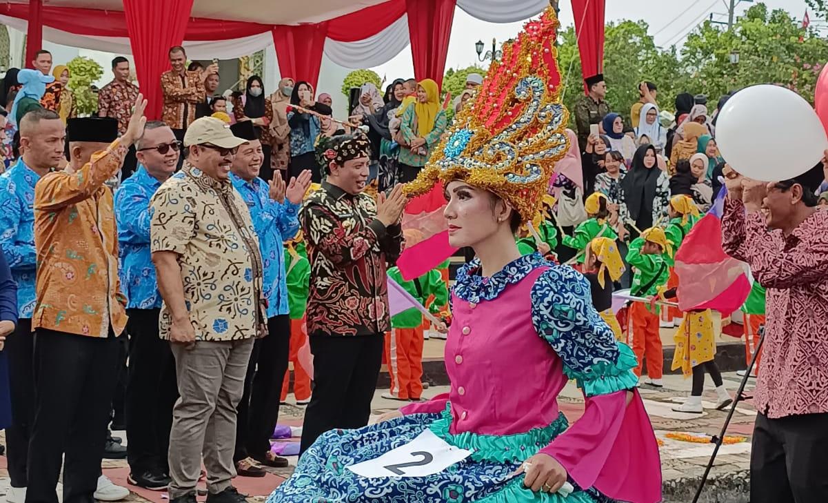 Karnaval Batik Besurek Kota Bengkulu Meriah 