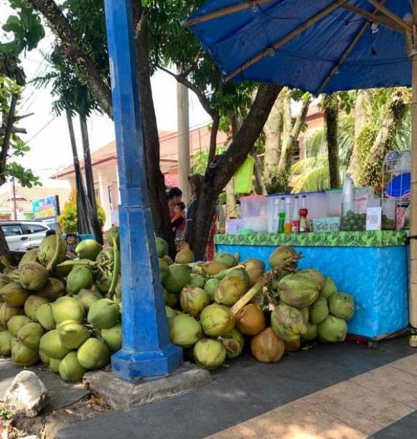  Es Dogan Masih Jadi Primadona Takjil di Bulan Ramadan