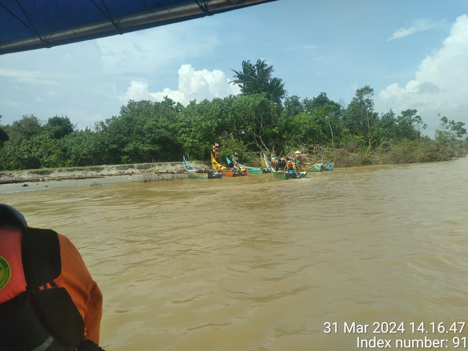 Kecelakaan Kapal di Pantai Indah Mukomuko, Basarnas Provinsi Bengkulu Terus Cari 1 Nelayan yang Hilang