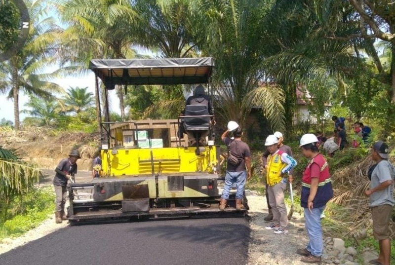 Sudah Lama Dinanti,  Jalan Hotmix Terealisasi ,  Masyarakat Selagan Raya Mukomuko Senang Bukan Main