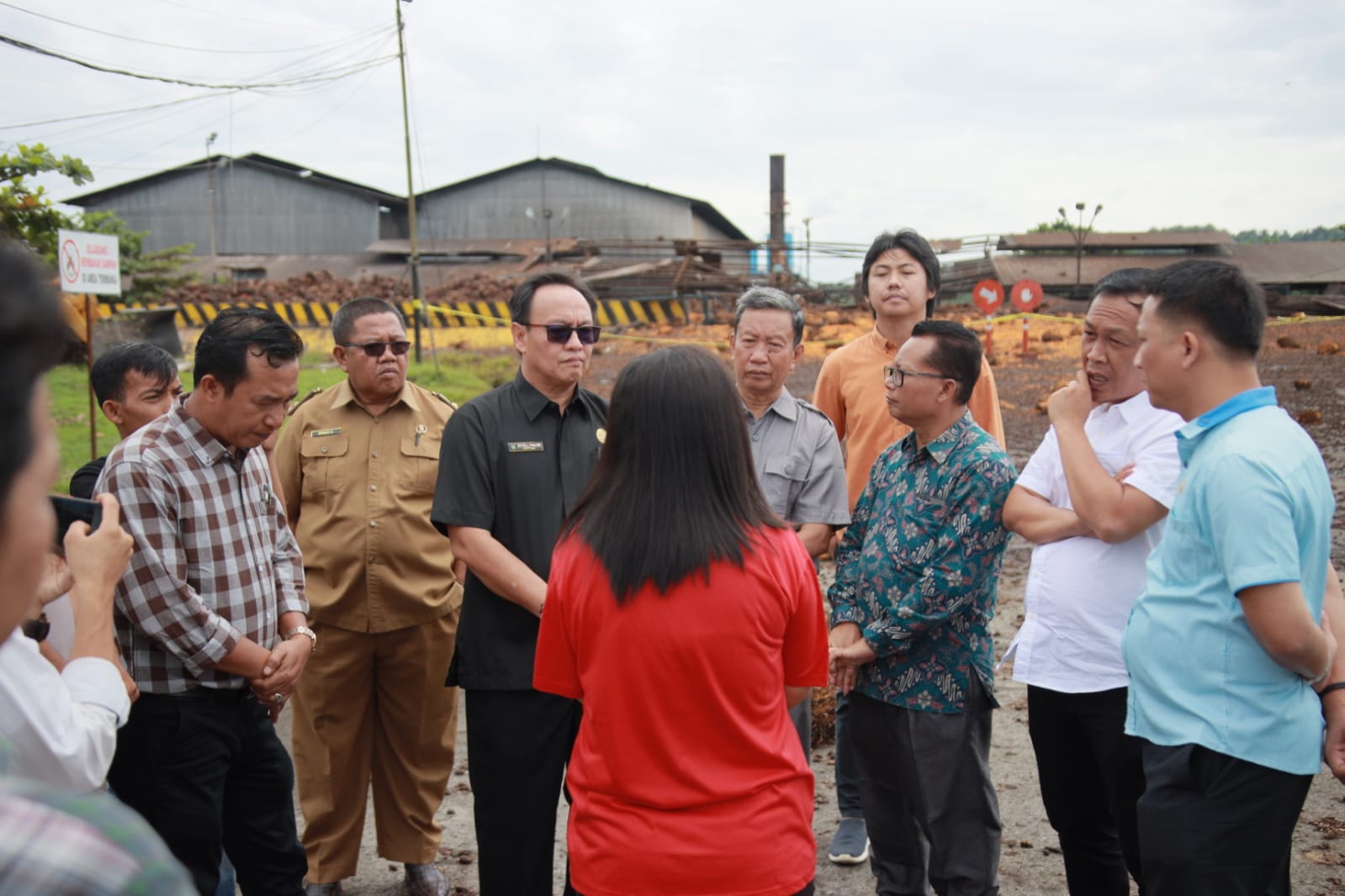 Ketua DPRD Bengkulu Selatan Tinjau Korban Ledakan Mesin Perebus Buah Kelapa Sawit 