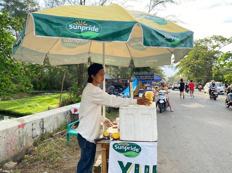 Jualan Nanas Potong, Mahasiswa UIN FAS Bengkulu  Tak Lagi Minta Uang Jajan dari Orangtua