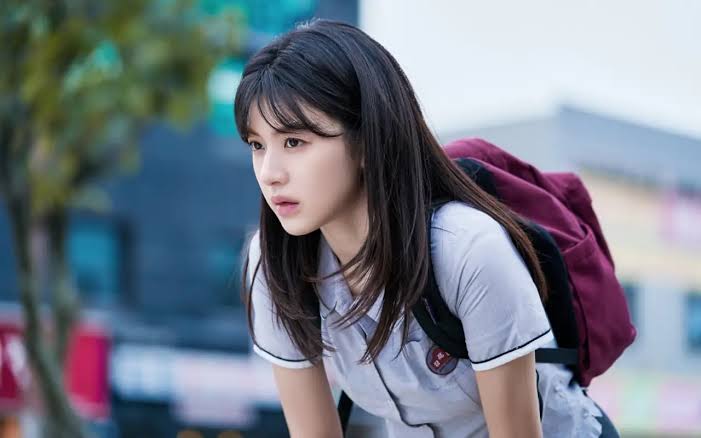 Go Yoon Jung Pertama Kali Muncul Sebagai Dokter Muda Dalam Film Drakor 