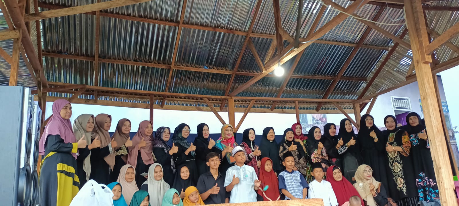 Sayangi Yatim Piatu,   Komunitas Puti Silinduang Bulan   Bukber di Rumah Tahfidz Khairunnisa