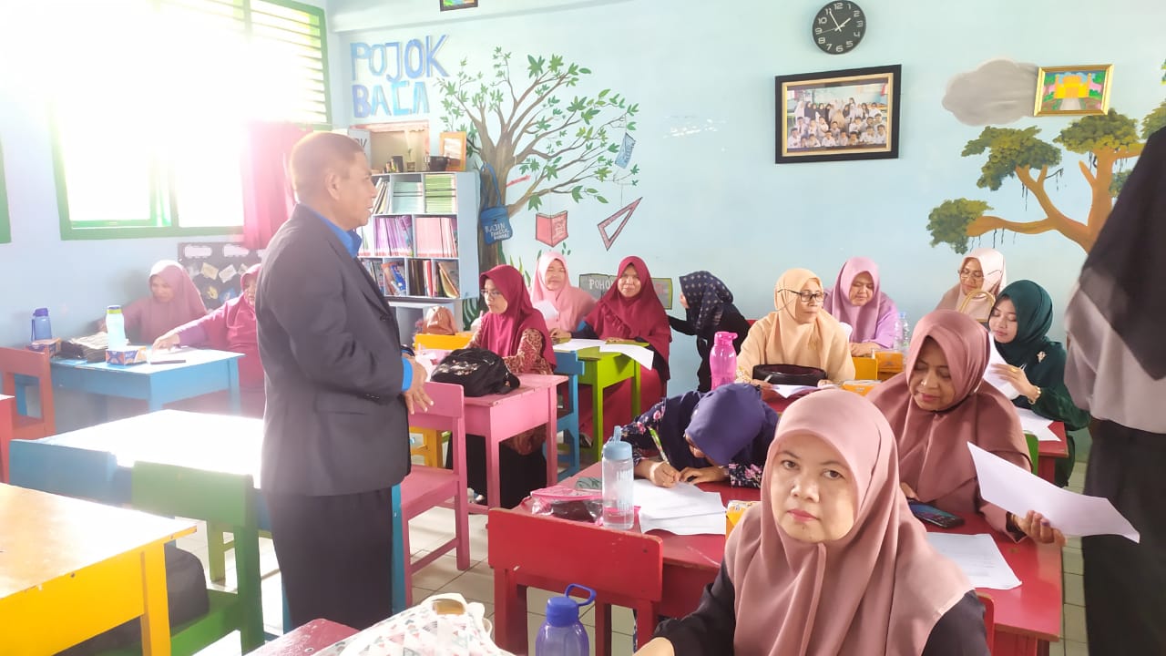 Universitas Bengkulu Membantu Meningkatkan Kemampuan Mengajar Geometri  Guru SD