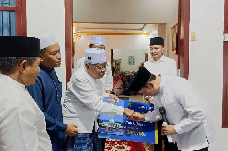 Walikota Bengkulu Serahkan  Sertifikat 4 In 1 di Pematang Gubernur