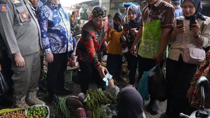Dedy-Ronny Ajak Warga Bengkulu Ramai-Ramai Belanja ke Pasar Tradisional