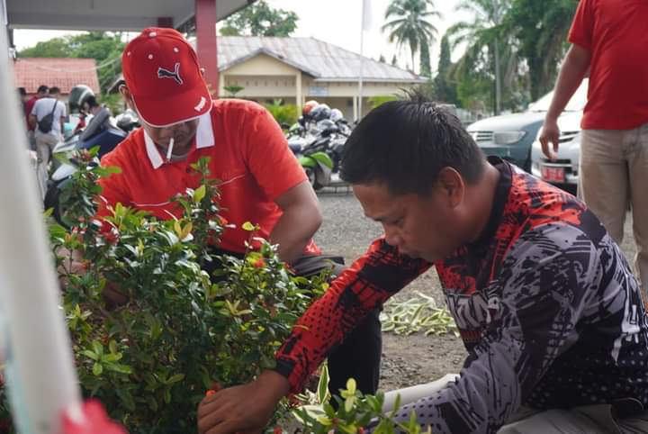 Diskominfo Bengkulu Utara Lakukan Kebersihan Lingkungan