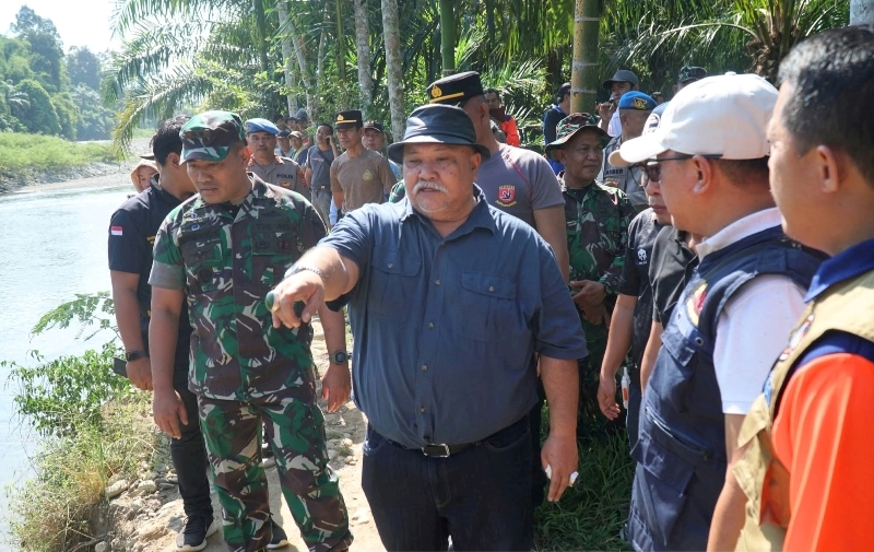 Bupati Bengkulu Selatan  Hadiri  Pemasangan Bronjong di Kedurang Ilir