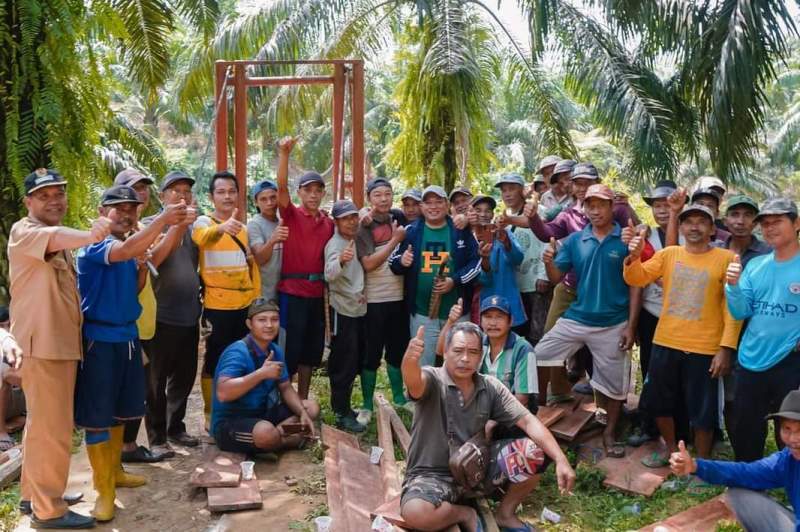 Bupati Seluma Tinjau Jembatan  Gunung Mesir, Apresiasi Swadaya dan Gotong Royong Masyarakat